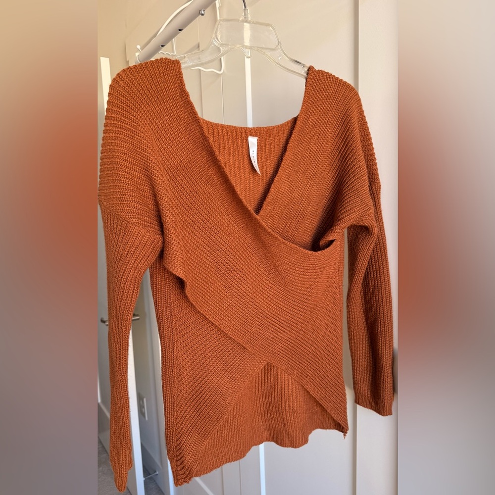 Blue Blush Women's V-Neck Sweater in Rust